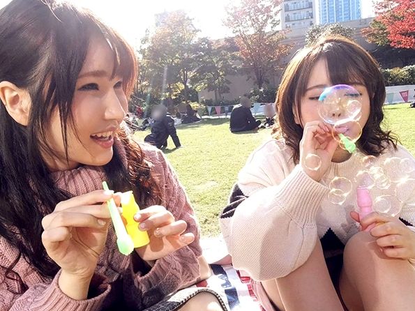 【超カワイイJD2人の素人ナンパ♡芝生で遊んでた彼女たちを正常位で生ハメ、無邪気な笑顔のド淫乱ぶりに興奮！】