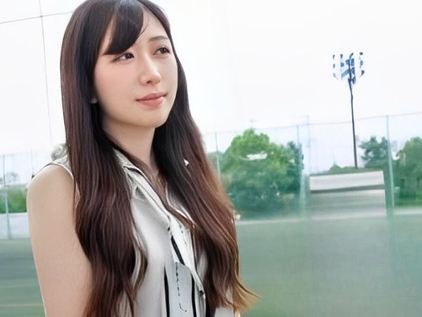 【三十路人妻の巨尻誘惑】『このお尻、どう？』美しすぎる奥様がAVで自慢の巨尻を大胆披露！騎乗位で腰を振りまくり、エロすぎるお尻の動きに目が釘付け！人妻の色気と巨尻の迫力に圧倒されること間違いなし！