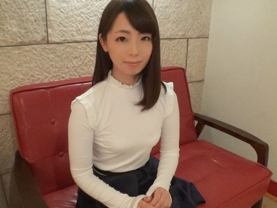 【若すぎる三十路の誘惑】『私でヌイて…』30歳とは思えないスレンダーお姉さんが男を挑発！乳首舐め手コキで悶絶させるエロテク披露♥ 敏感なカラダで感じまくり！