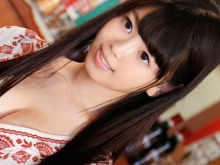 【噂の看板娘をゲット】『お客さん…ダメですよ…』お店で人気の素人娘と禁断のセックス！チンポずぼずぼまんこに突っ込んで感じまくる姿が最高！ｗ
