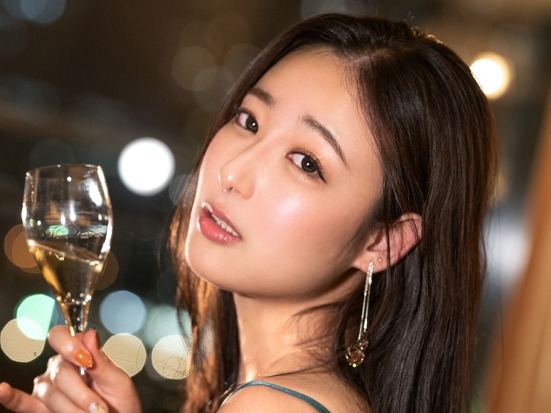【巨乳お姉さんとデート】美人お姉さんの手マンでビクビク絶頂！正常位でおっぱいブルブル揺らして感じまくり♡最高のデートセックス！