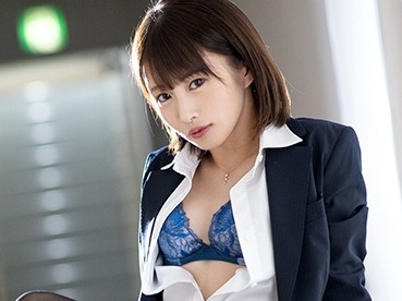 【射精執行人】童顔で関西弁のスレンダー美女が、中出しで精子カラカラのチンポをフェラで徹底追撃！♡ 精子が尽きても容赦ない口技で搾り取る！！