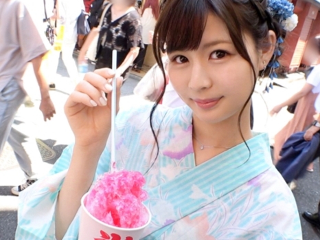 【浴衣美少女の淫らな夜】キュートな女の子が浴衣姿で大胆変身！パイパンマ○コを激しく刺激され、メス汁大噴射！あまりの快感に潮吹きしちゃう姿がエロかわいい♡夏祭りの夜に咲く淫らな花！