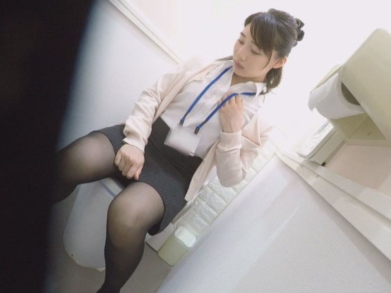 【パンストOLの秘密のオナニー】トイレで性欲爆発！キレイなOLお姉さんがパンスト姿で指ズボ！仕事中の欲求不満を自分の指で解消する姿がエロすぎる！隠れた淫乱OLのひとりエッチ♡