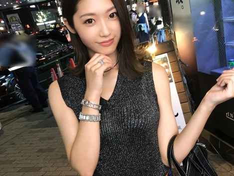 【美巨乳お姉さんの淫乱騎乗位】華奢ボディが男根に激しく揺れる！感じすぎて乱れまくる姿にフル勃起必至！美人がアソコを貫かれ、エロすぎる喘ぎ声で男を骨抜きにする！