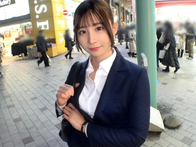 【新卒OLの秘密のハメ撮り】『上司には内緒だよ…』ピュアな美少女OLがカメラの前で大胆に！仕事のストレスを忘れて、気持ちよくなっちゃうエッチな姿にドキドキ！♡