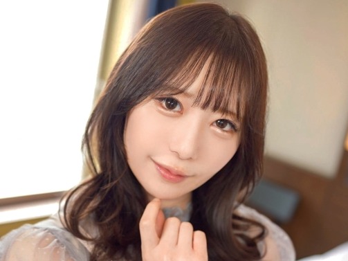 【天使の顔したエロ看護師】『ダメ…患者さんにバレちゃう…』誰もが振り返る美少女看護師が手マンでビチョ濡れ！騎乗位で腰をクネらせ、イキまくる姿は必見♡ 制服の下は超敏感ボディ！