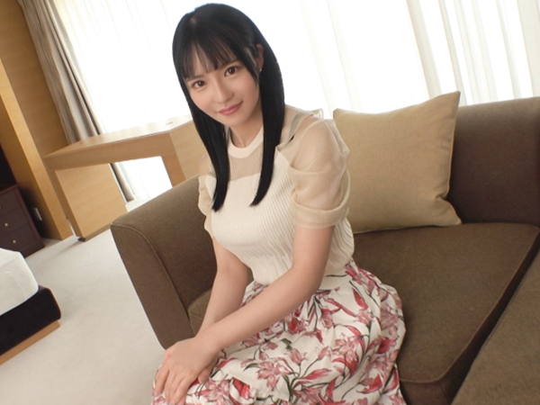 【美巨乳公務員の裏バイト】『誰にも言わないで…』真面目そうな黒髪ロングの色白お姉さんが、AVで本気のセックス！男優の激しいピストンに巨乳を揺らしながら、恥じらいながらも感じまくる！