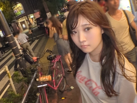 【指マンから激ピス】『ダメ…そこ気持ち良すぎる…』ナンパしたカワイイ美少女の濡れマンを指でかき回し、グチョグチョになったオマ●コに男根を激しくピストン！感じまくるウブな反応がエロすぎる♡