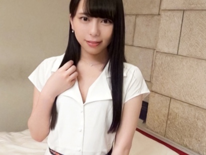 【清楚系美女のバック激ピストン】『奥まで当たってる…♥』美人なのにエッチな女の子が男根でガン突き！バックでおマンコを激しく突かれ、感じまくってイキ乱れる姿がエロすぎる！！