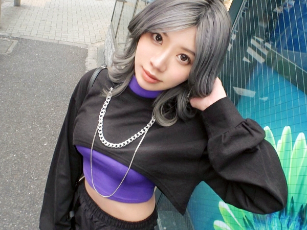 【素人ナンパ】『えっ、そんなことまで…？』へそ出しルックの可愛い素人娘をガチ交渉！ホテルでAV撮影と偽り、生チンポ挿入＆激ピストンで感じさせちゃうエロ動画♡！