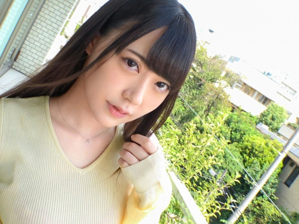 【美人素人】バキュームフェラでご奉仕してくれる美少女！お返しに生チンコ挿入でガンガン突いて可愛がっちゃう♡感じまくる姿がたまらないエロ可愛い動画！