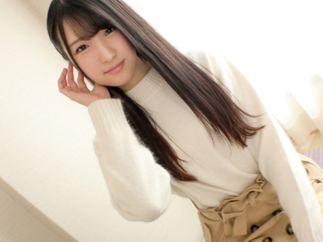 【ちっぱい美少女の騎乗位天国】ロングヘアーの可愛い子がチンコにまたがって大胆に腰振り！キュートな顔してエッチな腰使いにフル勃起確定！♡