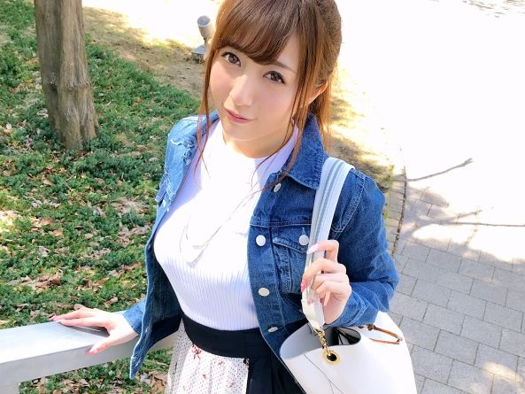 【ほぼ処女な激カワ美少女のHレッスン】『まだよくわかんないけど…気持ちいいかも♡』Fカップ美乳を揺らしながら、初々しいSEXに挑戦！ウブな反応がたまらない、素人娘の初々しいパコパコ体験♥