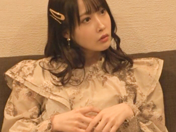 【幼馴染の危険な成長】『えっ…これって…』スレンダー美女に成長した幼馴染を隠しカメラで盗撮！無防備な姿に欲情し、フェラから生挿入まで…禁断のセックスをこっそり録画！スリル満点のエロ展開！