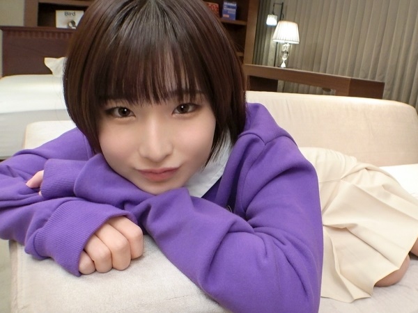 【素人】小動物系の愛くるしさを持つスレンダーな女の子…フェラのご奉仕で硬くなったチンコを狭い穴でピストン…♡